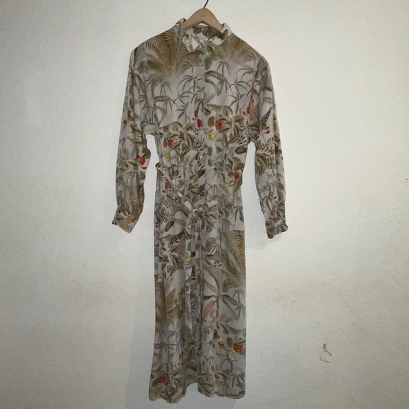 H&M Tropical Shirt Dress with Tie Belt in Light beige/leaf print SZ S - Picture 2 of 8